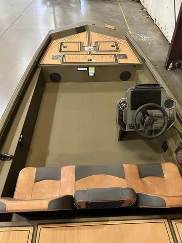 Slide: The Image of 2025 Avid 18 SC Rogue boat interior with Yamaha 90 "SHO" engine, featuring steering console. - 6