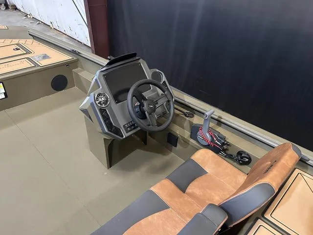 Slide: The Image of 2025 Avid 18 SC Rogue boat interior with Yamaha 90 "SHO" controls and steering console. - 7