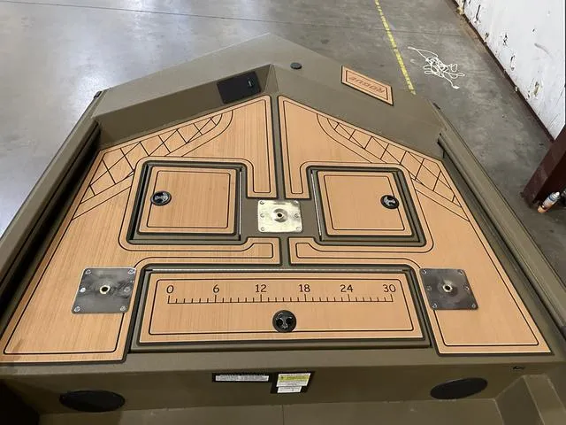 Slide: The Image of Avid 18 SC Rogue boat deck with Yamaha 90 SHO, 2025 model, featuring measurement markings. - 8