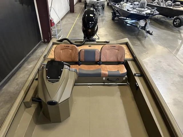 Slide: The Image of 2025 Avid 18 SC Rogue boat with Yamaha 90 "SHO" engine in showroom. - 9