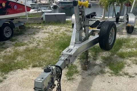 Slide: The Image of Boat trailer for 2022 Wellcraft 222 Fisherman on grassy lot. - 13