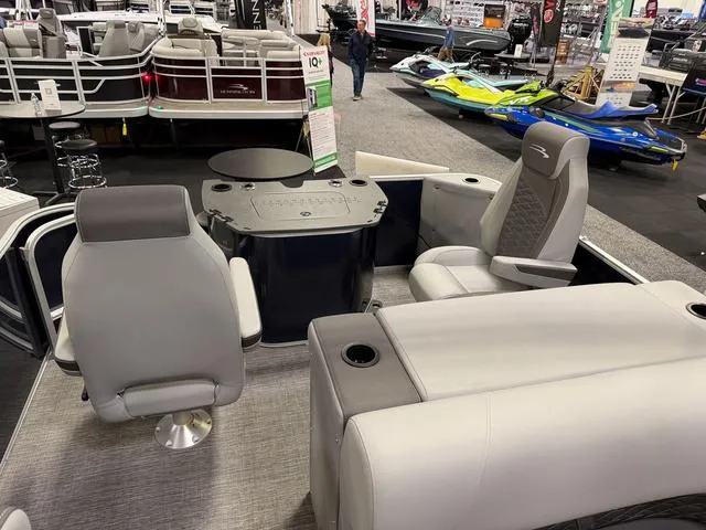 Slide: The Image of Bennington S Fishing 22 SS Pontoon 2025 - 17
