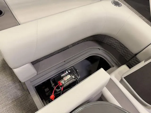 Slide: The Image of Bennington S Fishing 22 SS Pontoon 2025 - 12