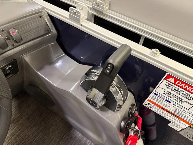 Slide: The Image of Bennington S Fishing 22 SS Pontoon 2025 - 15