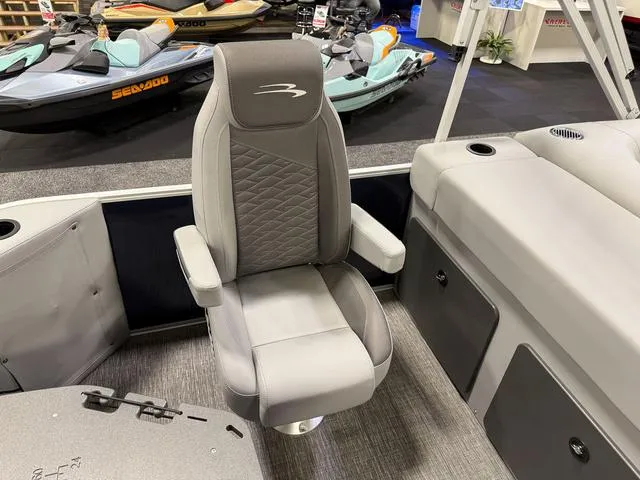 Slide: The Image of Bennington S Fishing 22 SS Pontoon 2025 - 18