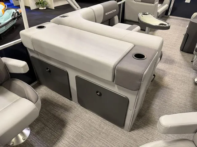 Slide: The Image of Bennington S Fishing 22 SS Pontoon 2025 - 19