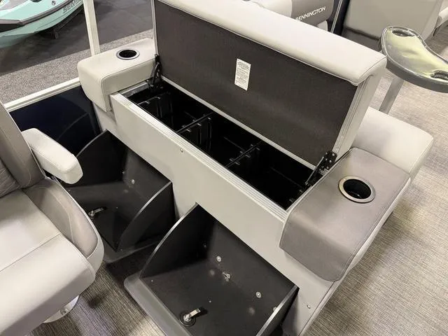 Slide: The Image of Bennington S Fishing 22 SS Pontoon 2025 - 20