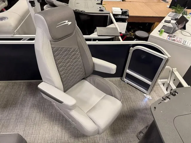 Slide: The Image of Bennington S Fishing 22 SS Pontoon 2025 - 21