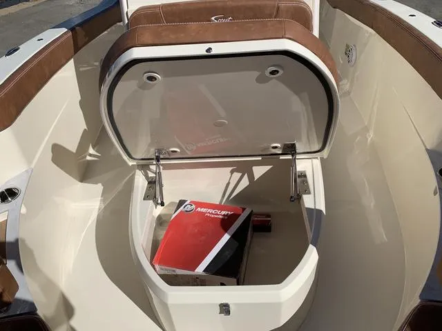 Slide: The Image of Scout 240 XSF 2025 - 15