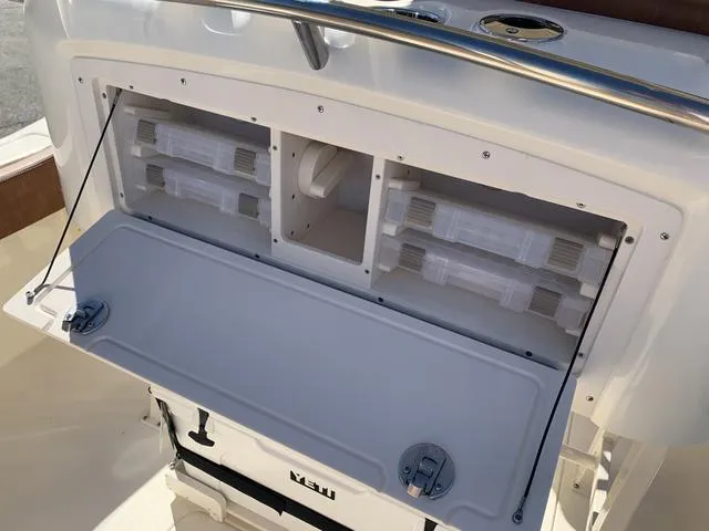 Slide: The Image of Scout 240 XSF 2025 - 19