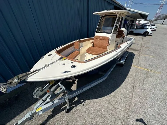 Slide: The Image of Scout 240 XSF 2025 - 40