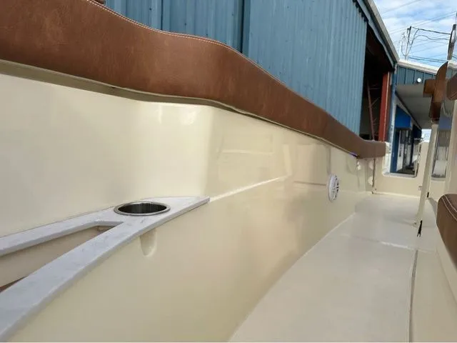 Slide: The Image of Scout 240 XSF 2025 - 47