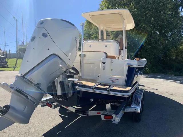 Slide: The Image of Scout 240 XSF 2025 - 5