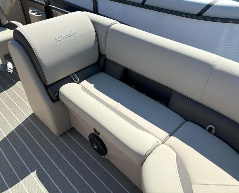 Slide: The Image of Bentley Pontoons Legacy 220 Navigator 2024 - 13