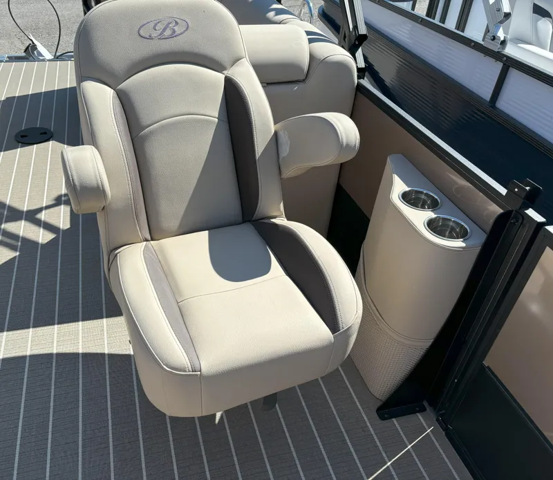 Slide: The Image of Bentley Pontoons Legacy 220 Navigator 2024 - 14