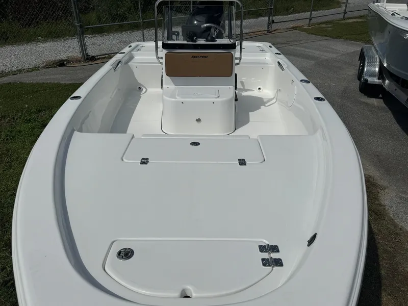 Slide: The Image of Sea Pro 172 Bay 2025 - 7