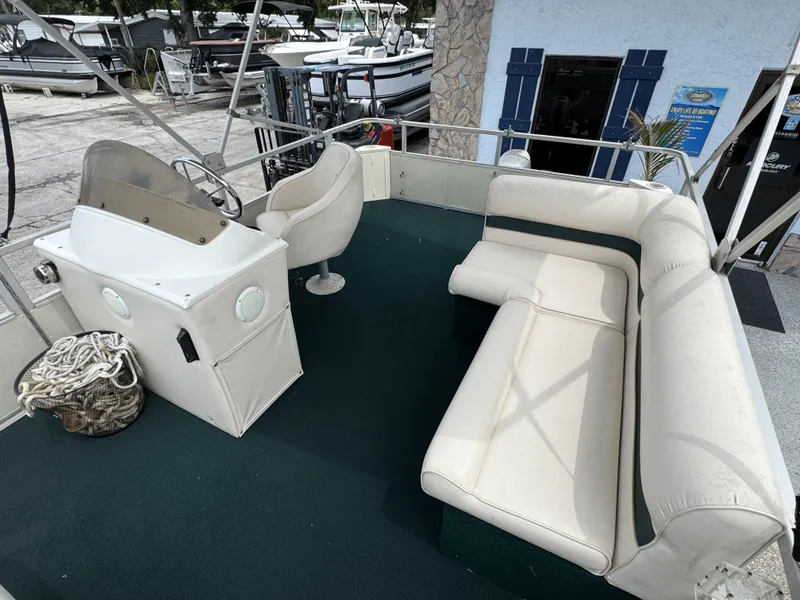 Slide: The Image of Crest Pontoons SPORT 2001 - 10