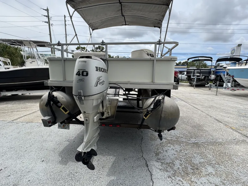 Slide: The Image of Crest Pontoons SPORT 2001 - 2