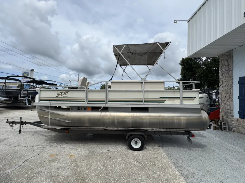 Slide: The Image of Crest Pontoons SPORT 2001 - 4