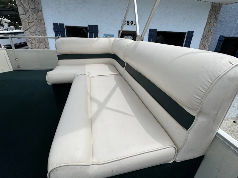 Slide: The Image of Crest Pontoons SPORT 2001 - 11