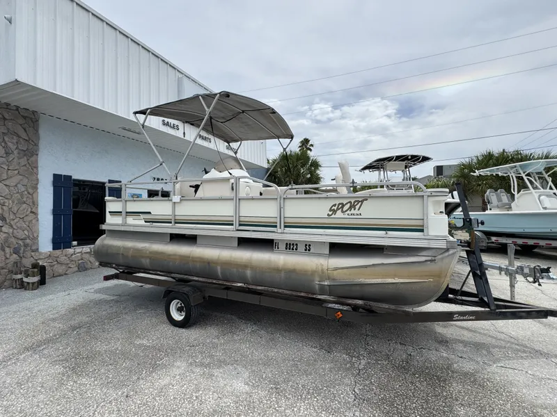 Slide: The Image of Crest Pontoons SPORT 2001 - 8