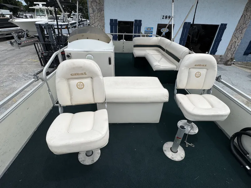 Slide: The Image of Crest Pontoons SPORT 2001 - 9