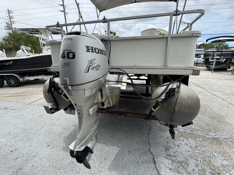 Slide: The Image of Crest Pontoons SPORT 2001 - 1