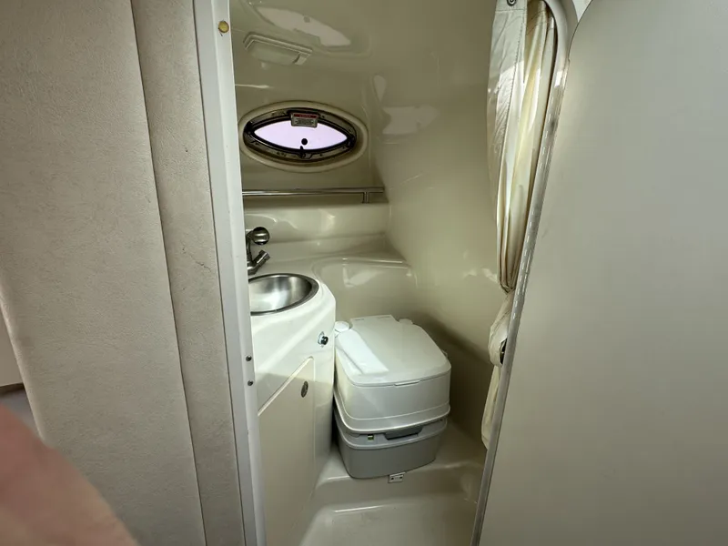 Slide: The Image of Sea Ray 240 Sundancer 2007 - 23