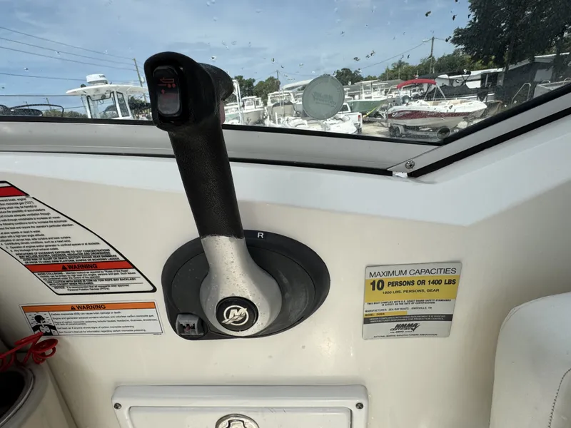 Slide: The Image of Sea Ray 240 Sundancer 2007 - 17