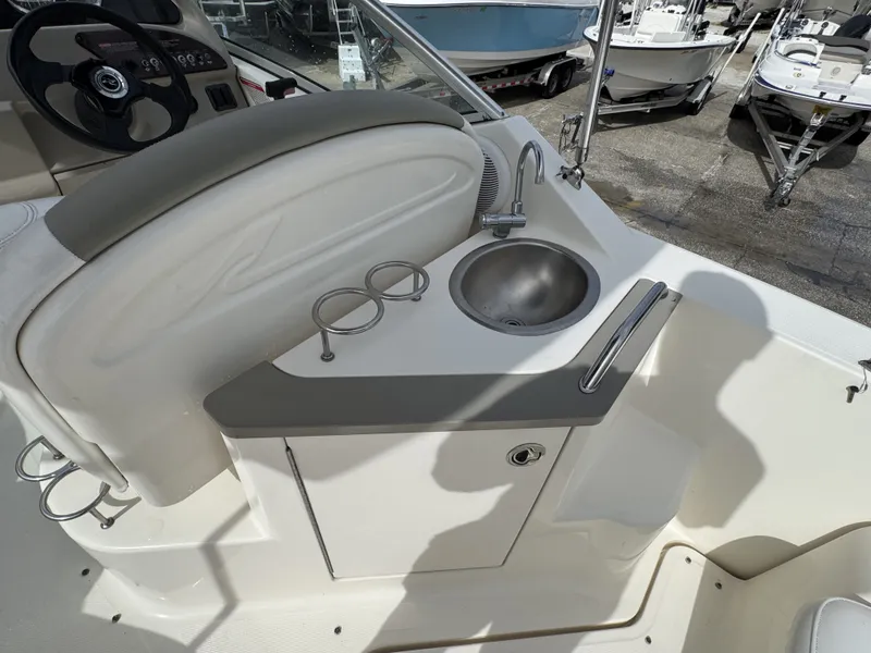 Slide: The Image of Sea Ray 240 Sundancer 2007 - 14