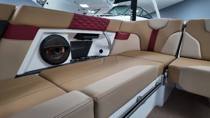 Slide: The Image of MasterCraft XT22 2025 - 13