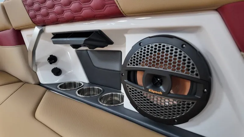 Slide: The Image of MasterCraft XT22 2025 - 14