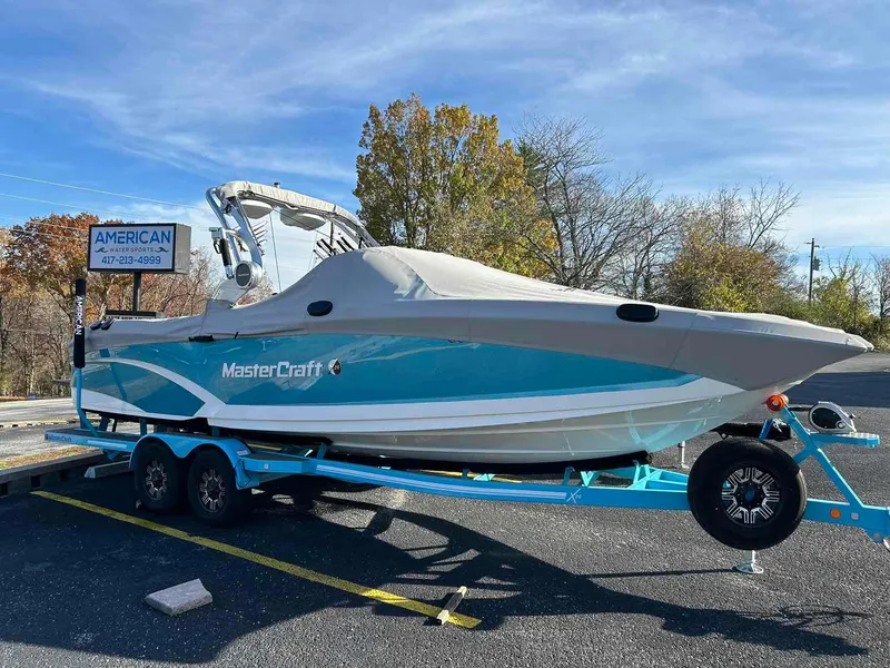 Slide: The Image of MasterCraft X26 2019 - 11