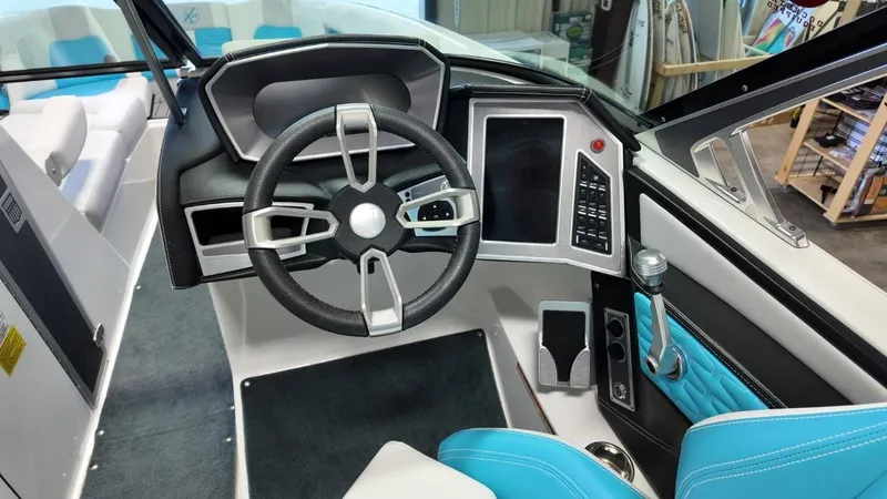 Slide: The Image of MasterCraft X26 2019 - 13