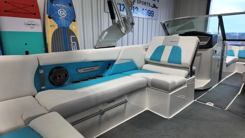 Slide: The Image of MasterCraft X26 2019 - 18