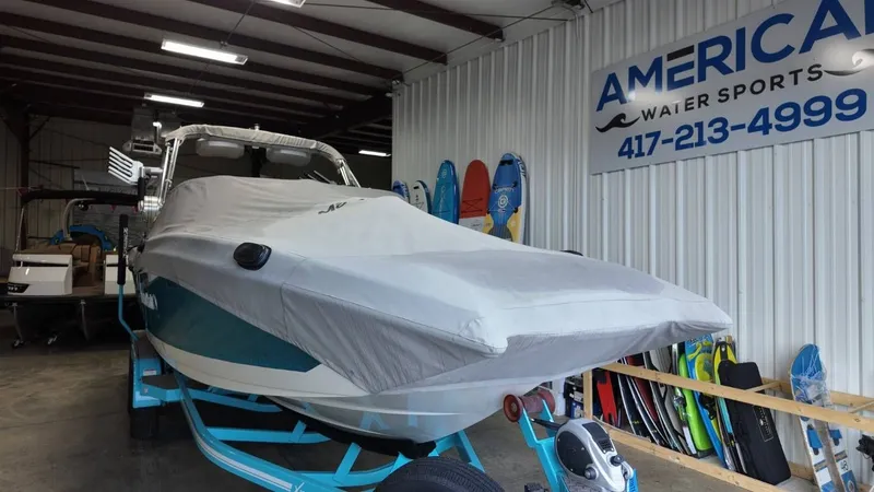 Slide: The Image of MasterCraft X26 2019 - 27