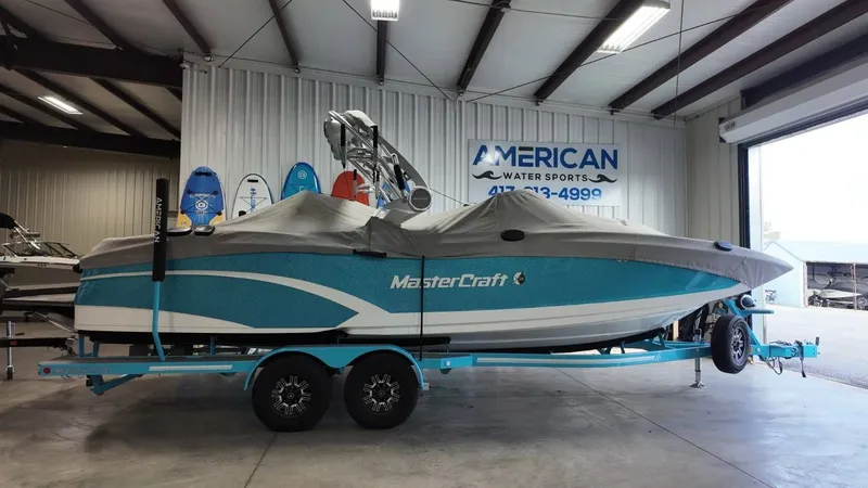 Slide: The Image of MasterCraft X26 2019 - 28