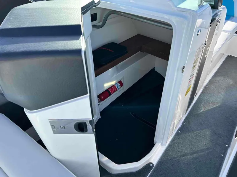 Slide: The Image of MasterCraft X26 2019 - 7