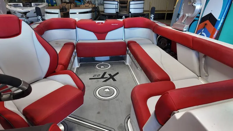 Slide: The Image of MasterCraft XT22 2021 - 14