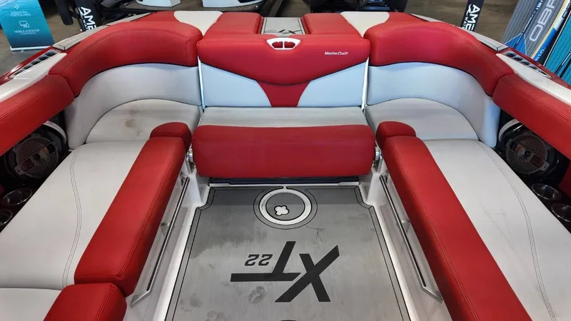 Slide: The Image of MasterCraft XT22 2021 - 18