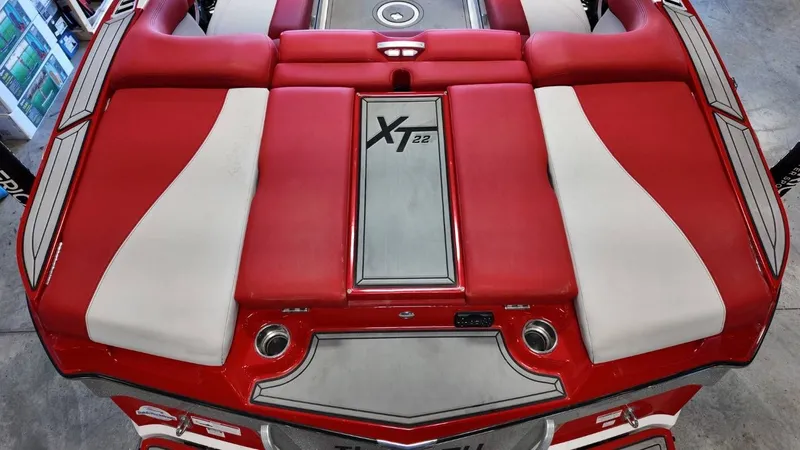 Slide: The Image of MasterCraft XT22 2021 - 20