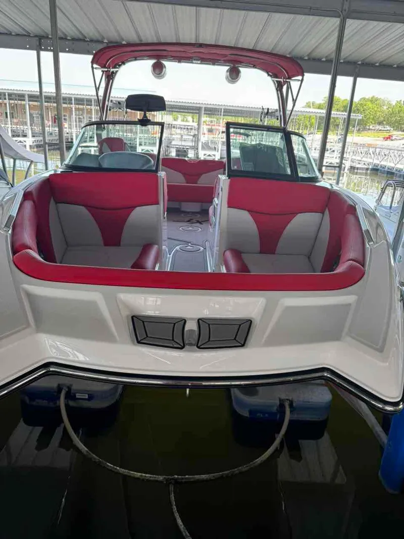 Slide: The Image of MasterCraft XT22 2021 - 4