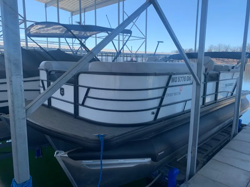 Slide: The Image of Godfrey Sweetwater 2286SB 2023 - 1