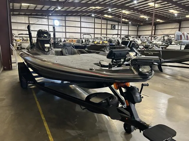 Slide: The Image of Skeeter ZXR 20 W/Yamaha 250 "SHO" 2025 - 3