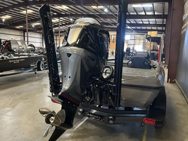 Slide: The Image of Skeeter ZXR 20 W/Yamaha 250 "SHO" 2025 - 4