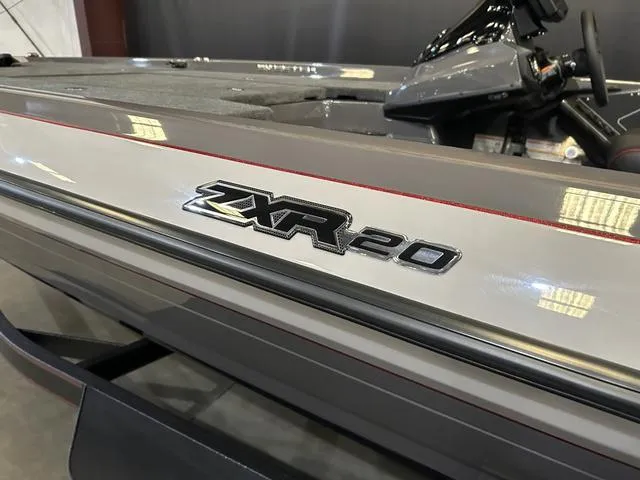 Slide: The Image of Skeeter ZXR 20 W/Yamaha 250 "SHO" 2025 - 6