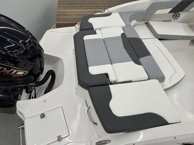 Slide: The Image of Chaparral 23 SSi 2025 - 10