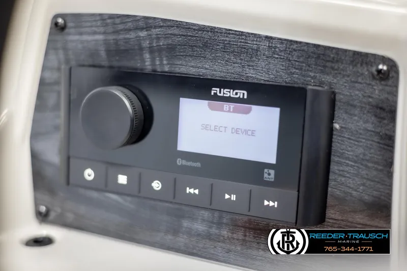 Slide: The Image of Avalon VENT CRB 2025 audio system with Bluetooth connectivity and control panel. - 32