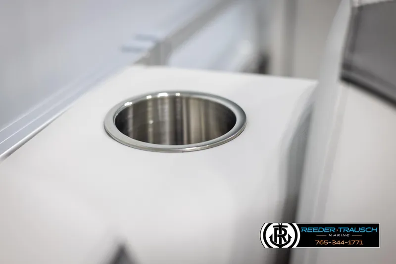 Slide: The Image of Avalon VENT CRB 2025 boat cup holder, sleek design, Reeder-Trausch Marine branding. - 43