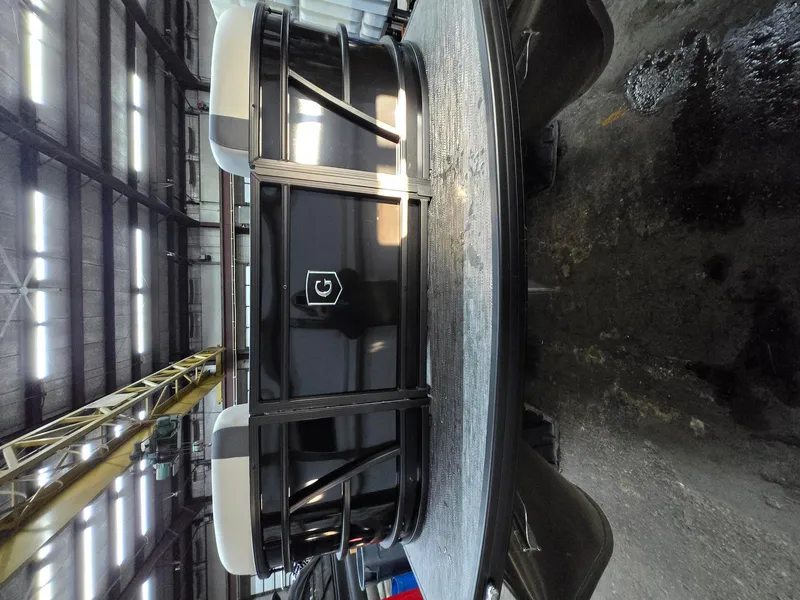 Slide: The Image of Sweetwater 2486SFL 2025 - 3